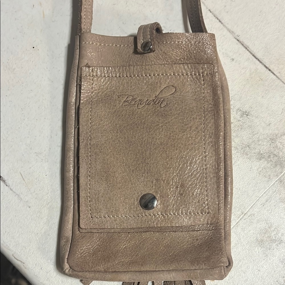 Crossbody handbag